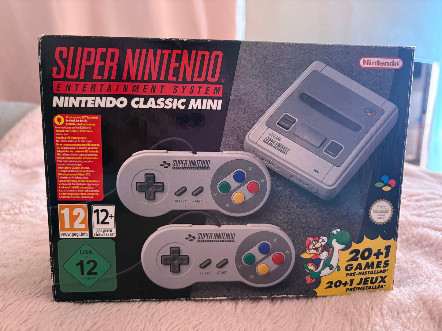Console mini super Nintendo jamais très très bon état servi 2 fois .