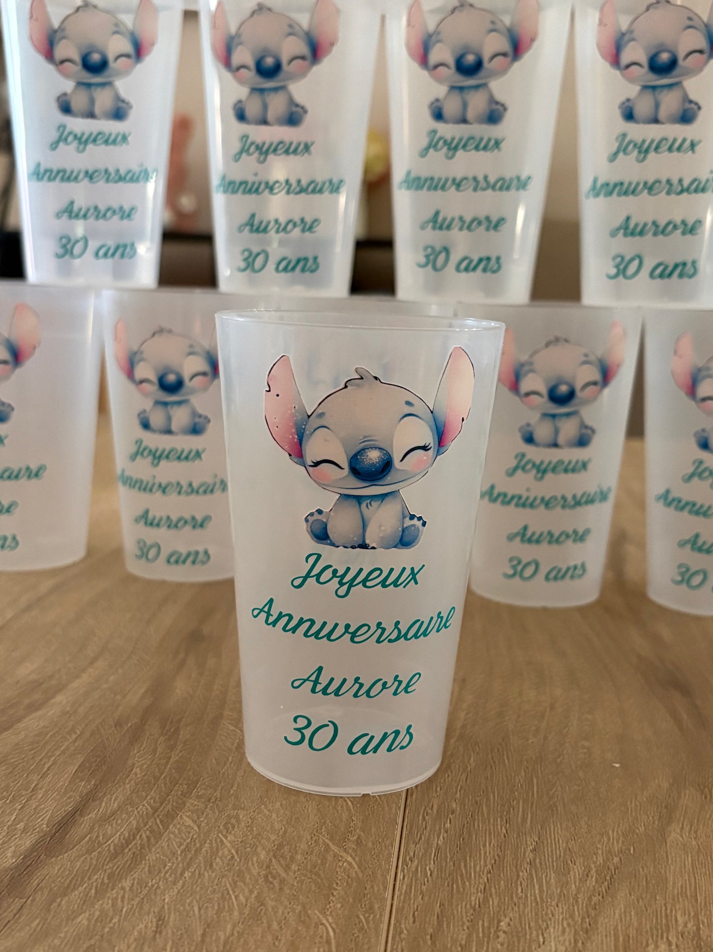 Gobelet personnalisé Stitch anniversaire ou baptême fait main – 30 cl